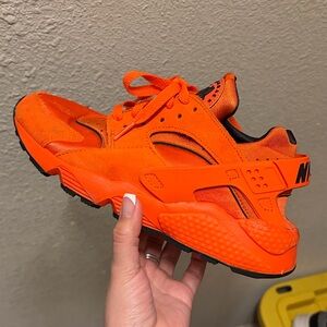 Nike WMNS Orange Rush Huaraches